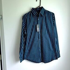 AXIST Modern Fit Men’s Long Sleeve Dress Shirt. Size Small